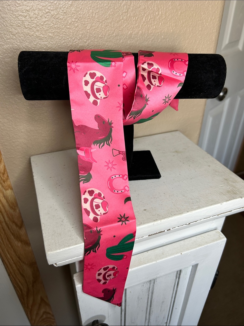 WESTERN Pink Hats, Horseshoes & Boots Skinny Scarf